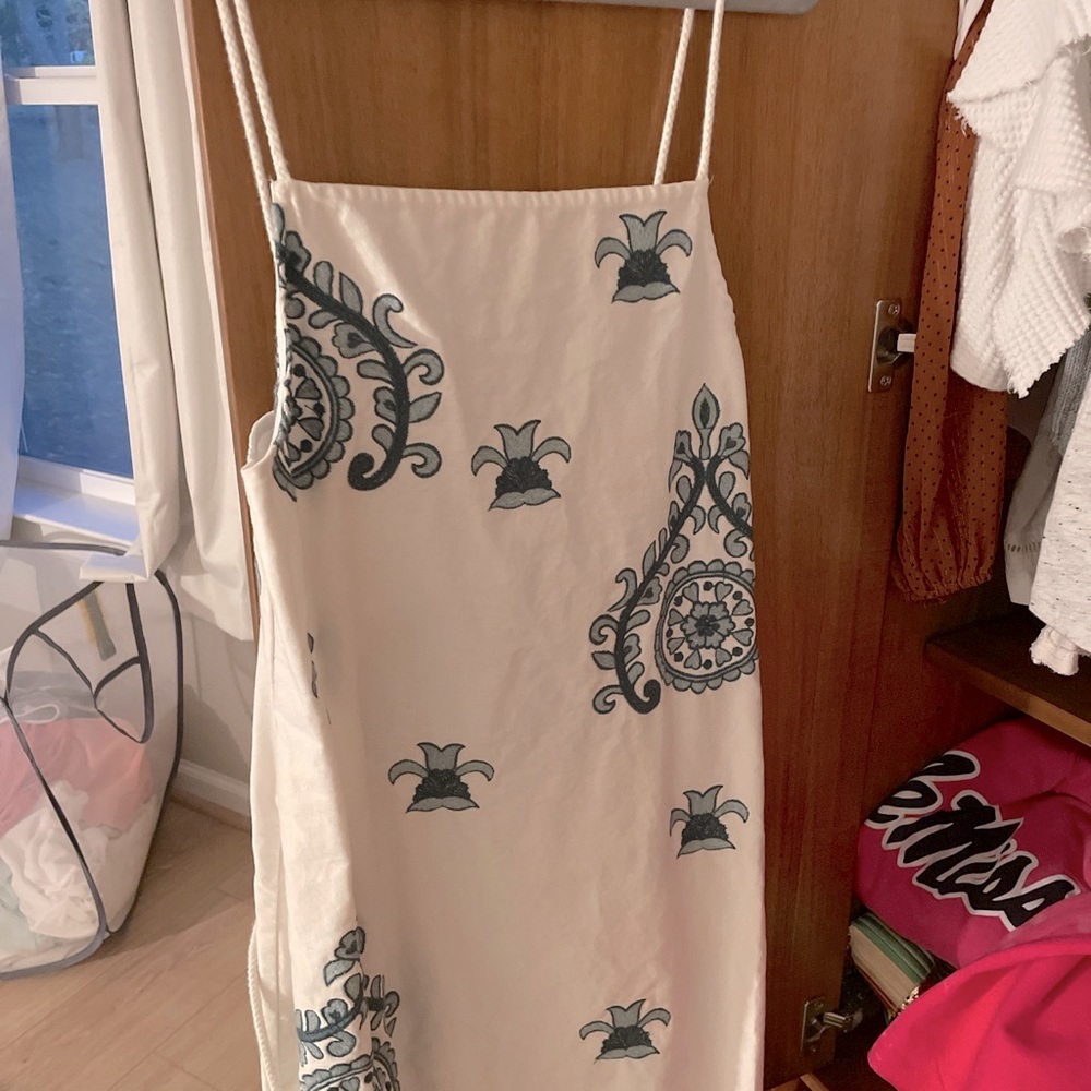 super cute embroidery dress!!